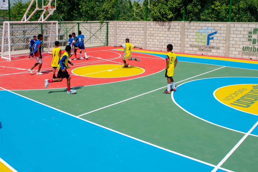 Unibán Fundación - Cancha multifuncional en Zona Bananera